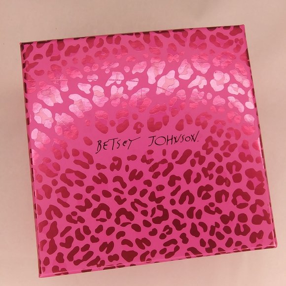 New Betsey Johnson king crowned skull bling earrings - Picture 12 of 12